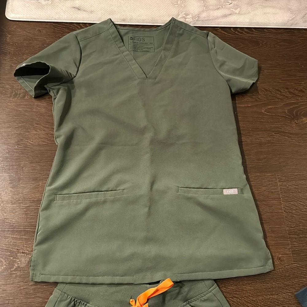 Green figs scrubs top and bottoms